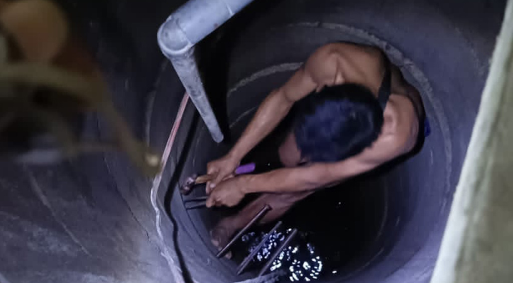 Pengerjaan sumur gali dan bor dimalam hari